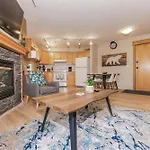 Lovely Mountain View 2 Bedroom Suite