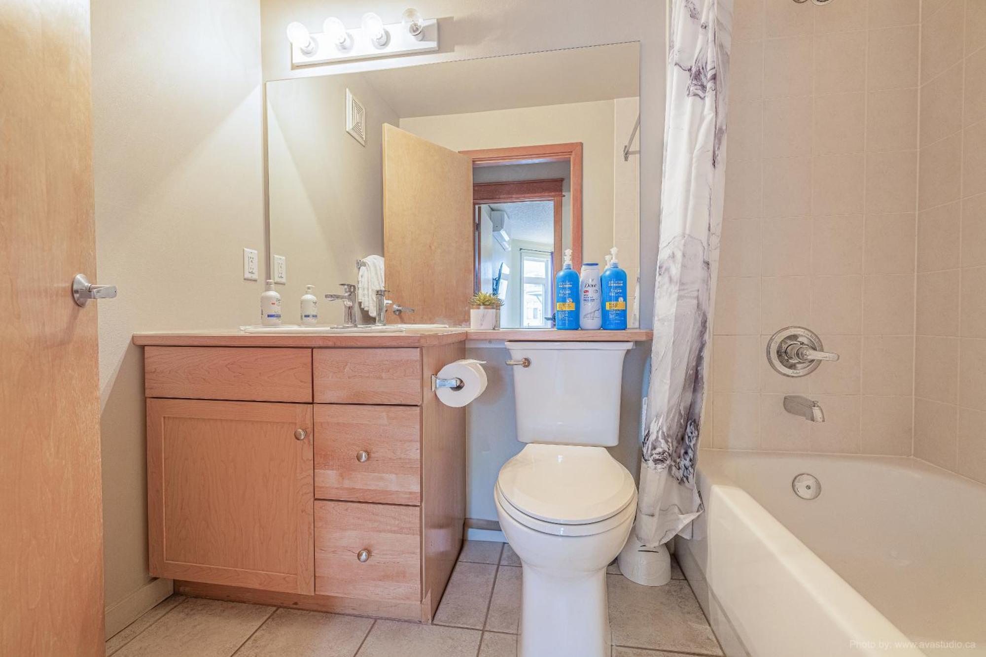 Lovely Mountain View 2 Bedroom Apartment *