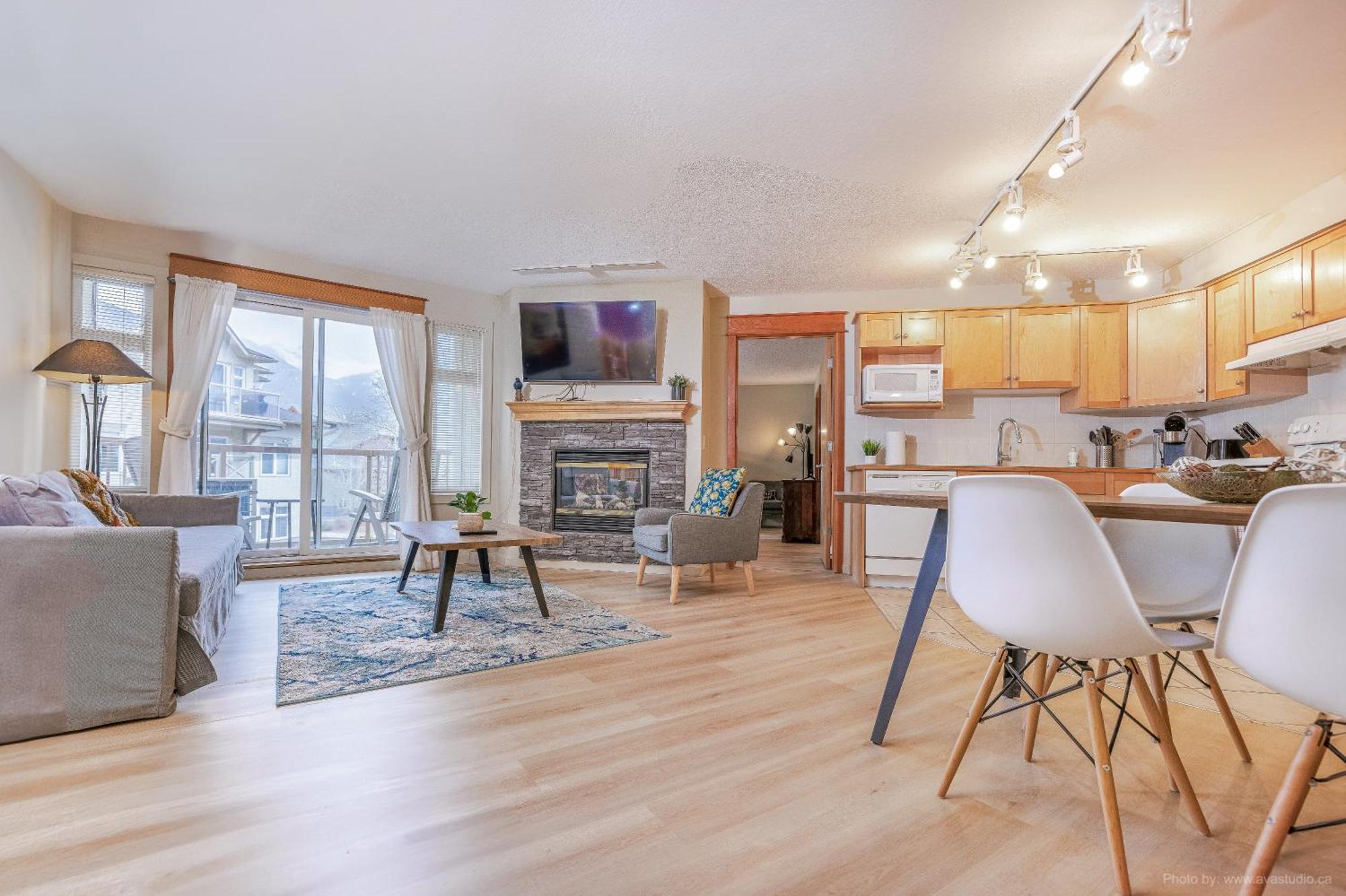 Lovely Mountain View 2 Bedroom Apartment *