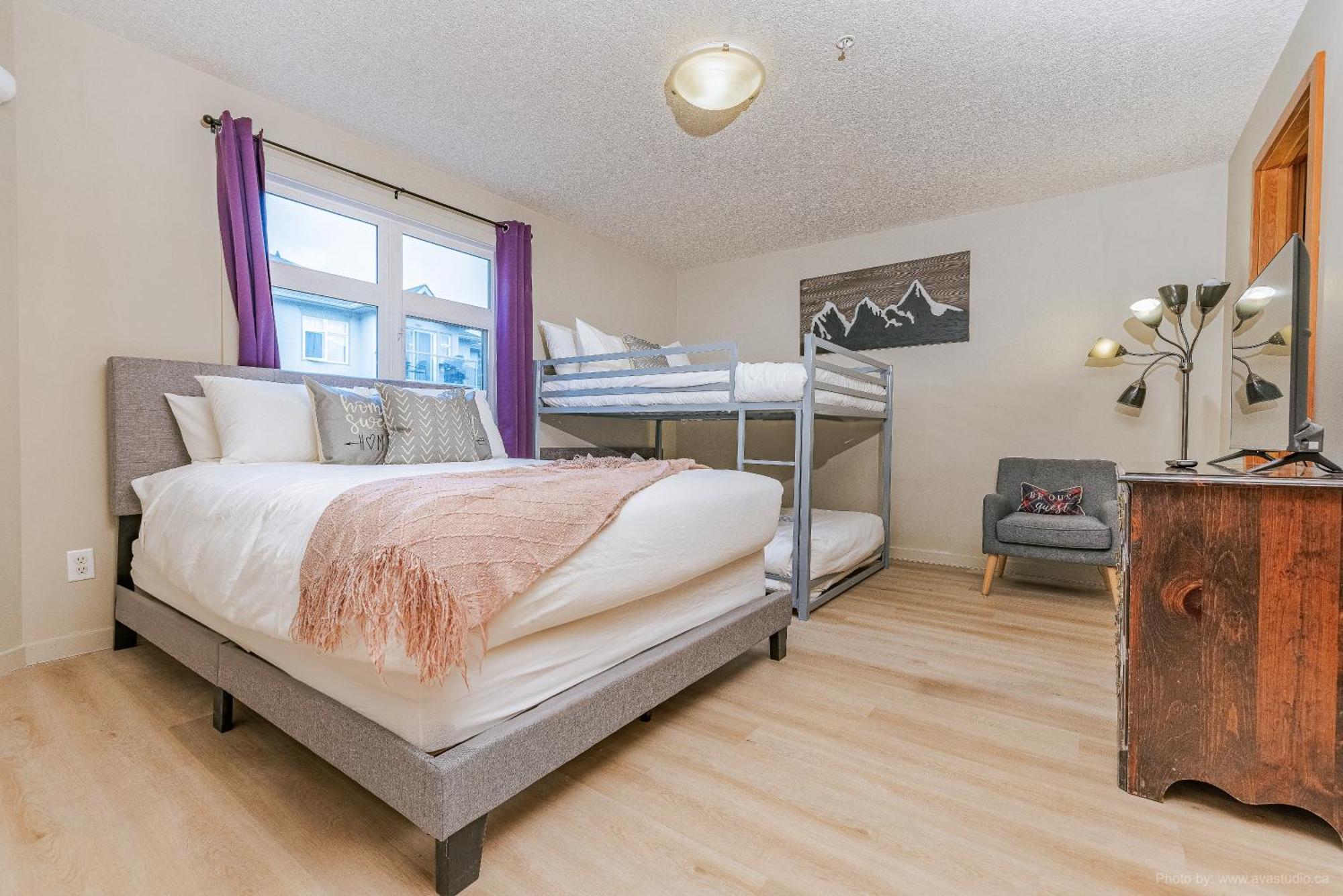 Lovely Mountain View 2 Bedroom Apartment Canmore